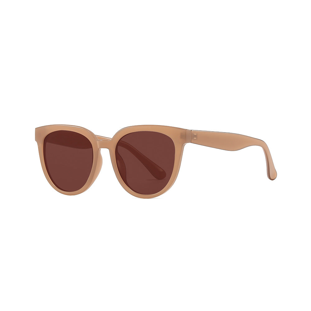 Timeless Cat-Eye Sunglasses with Light Beige Frame - Vintage Elegance for Outdoor Adventures