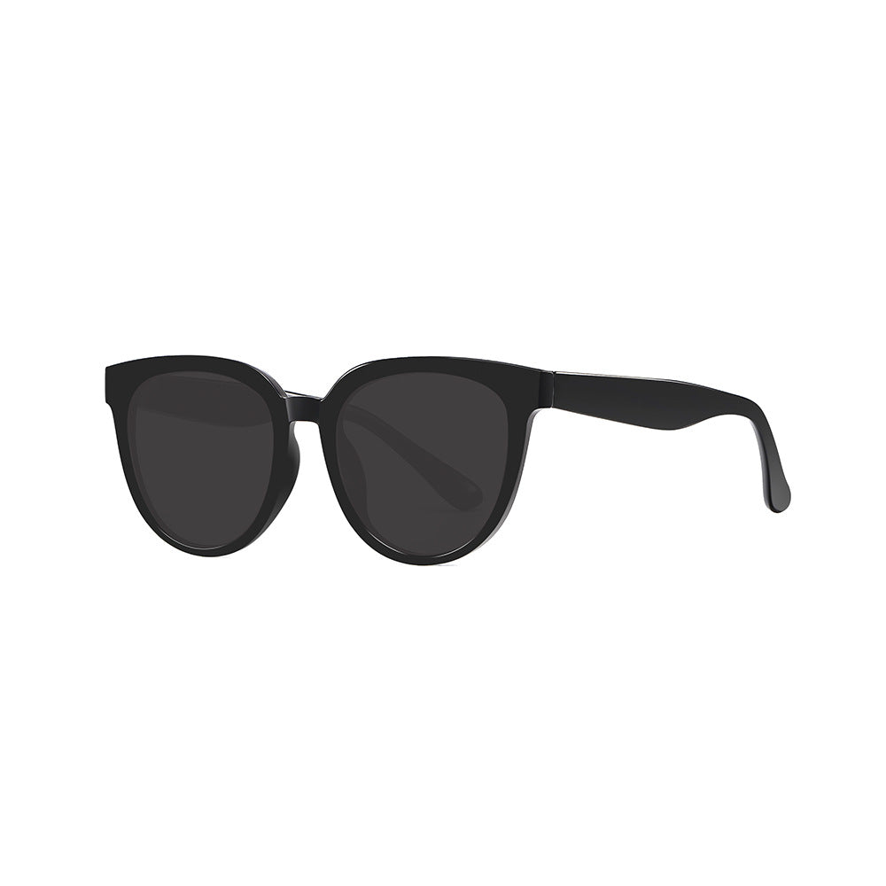 Timeless Cat-Eye Sunglasses with Light Beige Frame - Vintage Elegance for Outdoor Adventures