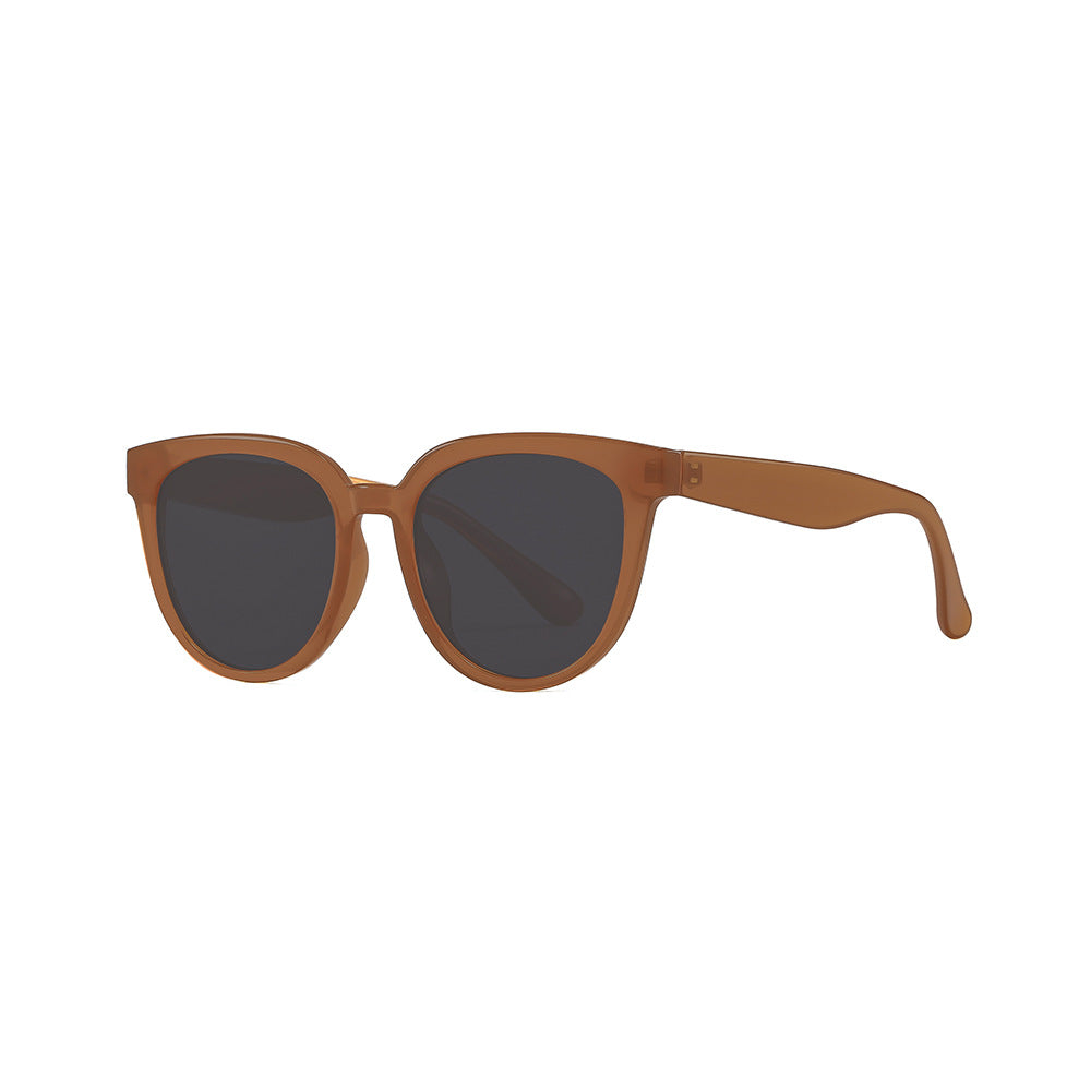 Timeless Cat-Eye Sunglasses with Light Beige Frame - Vintage Elegance for Outdoor Adventures
