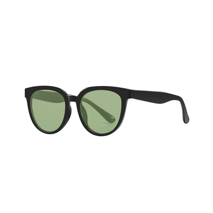 Timeless Cat-Eye Sunglasses with Light Beige Frame - Vintage Elegance for Outdoor Adventures