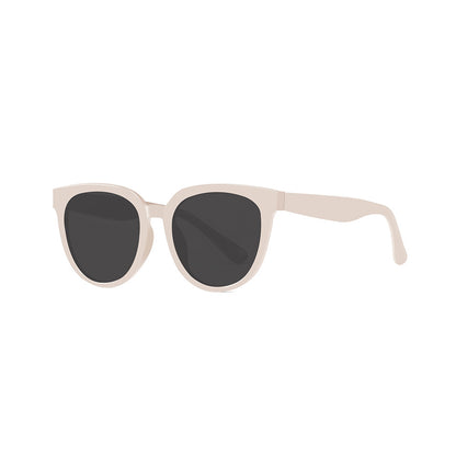Timeless Cat-Eye Sunglasses with Light Beige Frame - Vintage Elegance for Outdoor Adventures