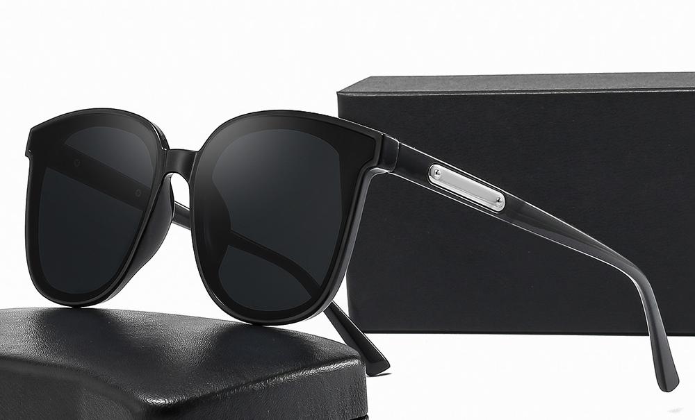 Aurora Sunglasses – Classic UV Protection Sunglasses for Men & Women | Fashionable & Lightweight (Optional Colors)