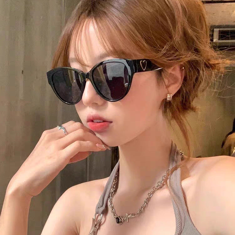 Cat-Eye Sunglasses with Heart Detail: Chic Styles in Multiple Colors