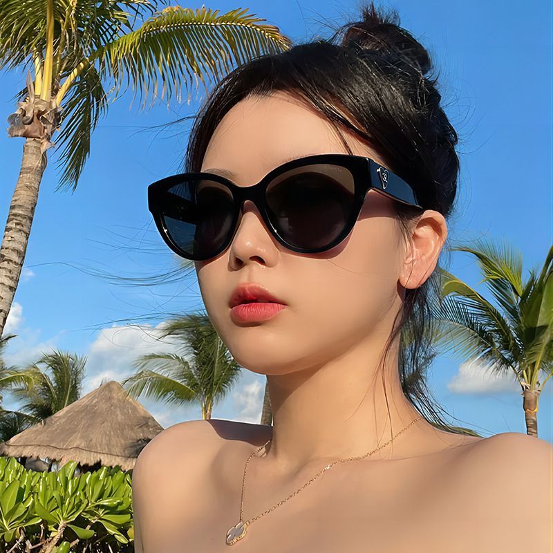 Cat-Eye Sunglasses with Heart Detail: Chic Styles in Multiple Colors